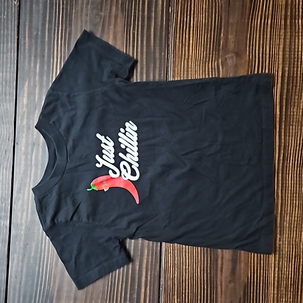 JUST CHILLIN TEE
